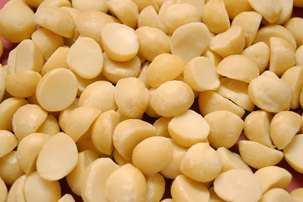 Style 4L macadamia kernels